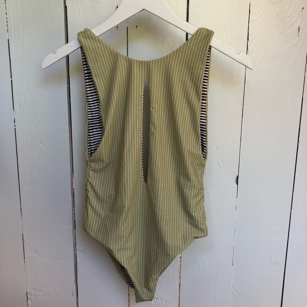 Rove cut out one piece suit